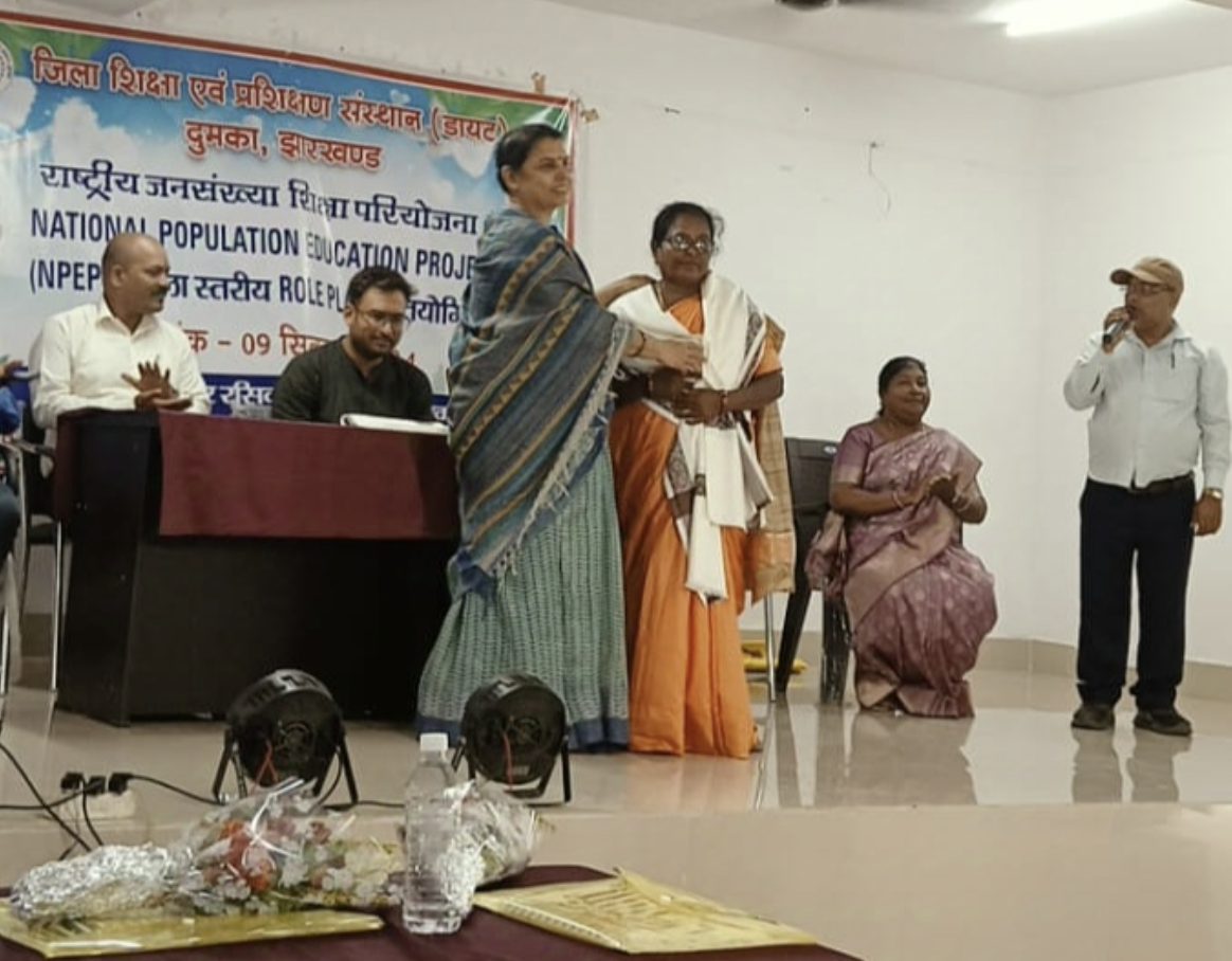 Nirmala Putul being facilitated at a local school.