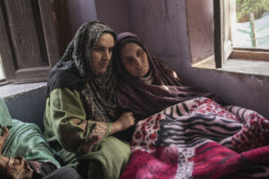 Kashmiri ponywallah Adil's death devastates his mother.