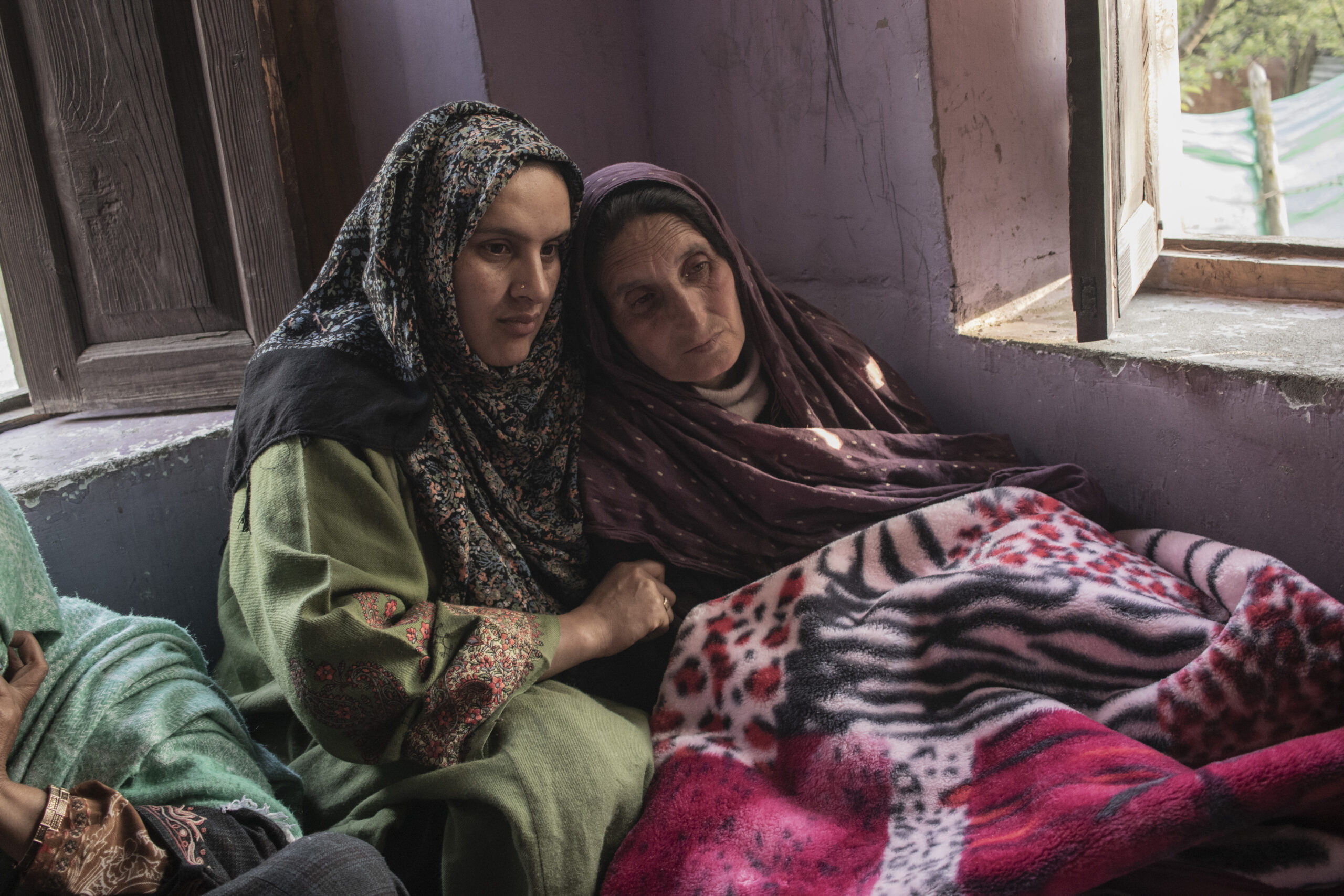 Kashmiri ponywallah Adil's death devastates his mother.