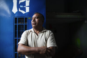 Pablo López Alavez pertenece a la comunidad indígena zapoteca de las montañas de Oaxaca, en México, y fue perseguido por defender la tierra y el agua de su comunidad. FOTO DE Rodrigo Oropez
