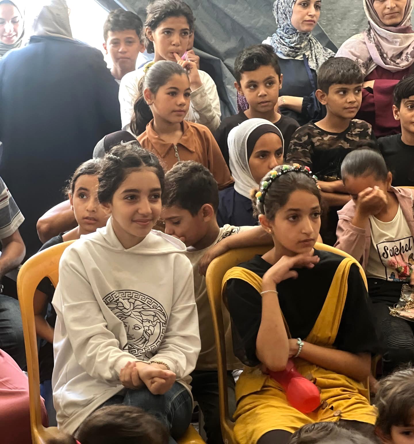 Gaza children listen to story